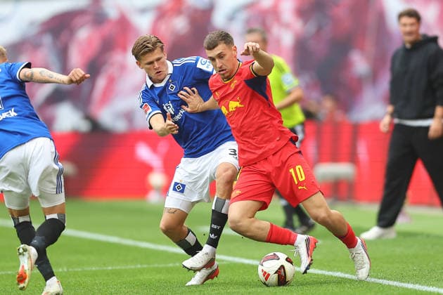 RB Leipzig vs. Hamburger SV, Bundesliga, Leipzig, September 13, 2026, Red Bull Arena, Soccer, Men, 2026–2027 Season, Bundesliga 1, Matchday 3, RB Leipzig vs. Hamburger SV, Pictured from left: David Möller Wolfe (3), HSV, and Brajan Gruda (10), RB Leipzig,