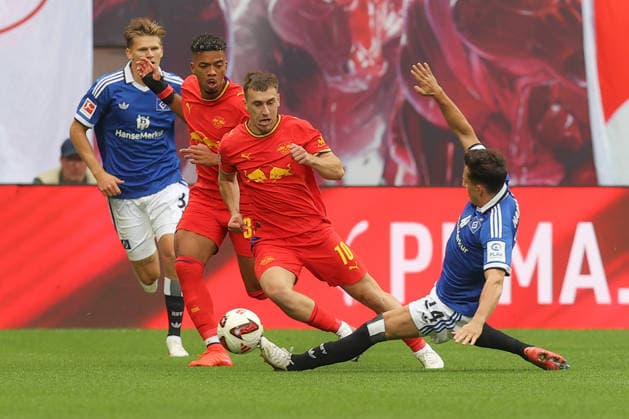 September 13, 2026, xtgx, Soccer, Bundesliga 1, RB Leipzig vs. Hamburger SV, from left: Brajan Gruda (Leipzig), 10, Nicolas Capaldo, Hamburg, 24, tackle, duel, battle, DFL DFB REGULATIONS PROHIBIT ANY USE OF PHOTOGRAPHS AS IMAGE SEQUENCES AND OR QUASI-VIDEO, Leipzig