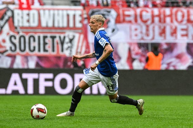 Soccer I Men s I 2026–2027 Season I Bundesliga I Matchday 3 I RB Leipzig vs. Hamburger SV I September 13, 2026 Albert Gronbaek Erlykke 11, Hamburger SV with ball, cutout, close-up, portrait, single photo, single image, body, Leipzig, Red Bull Arena, Saxony, Germany Copyright: xLobeca InesxHähnelx