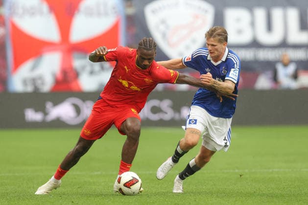 September 13, 2026, xtgx, Soccer, Bundesliga 1, RB Leipzig vs. Hamburger SV, from left: Ezichiel Banzuzi (Leipzig), 6, David Moller Wolfe (Hamburg), 3; tackle, duel, battle, DFL and DFB regulations prohibit any use of photographs as image sequences and or quasi-video. Leipzig