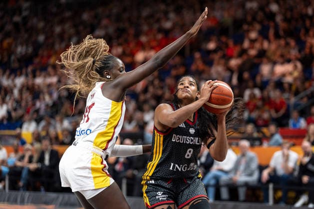 Nyara Sabally, Germany, 08 on the ball, Awa Fam, Spain, 11, GER, Spain vs. Germany, Basketball, FIBA Women’s World Cup 2026, 3rd-place game, September 13, 2026, GER, Spain vs. Germany, Basketball, 2026 FIBA Women’s World Cup, Third-Place Game, September 13, 2026, Berlin Copyright: xEibner-Pressefoto MaxxVincenx EP_MVN