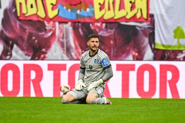 Soccer I Men s I 2026–2027 Season I Bundesliga I Matchday 3 I RB Leipzig vs. Hamburger SV I September 13, 2026 Daniel Heuer Fernandes 1, Hamburger SV players kneel on the field after a 5–0 loss; cutout, close-up, portrait, individual photo, single image, body, Leipzig, Red Bull Arena, Saxony, Germany Copyright: xLobeca InesxHähnelx