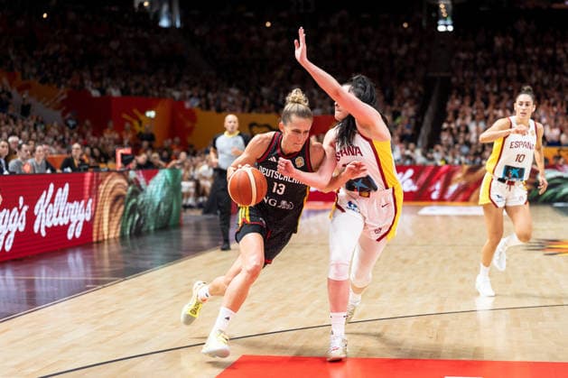 Leonie Fiebich (Germany), No. 13, dribbling; Megan Gustafson (Spain), No. 17; Spain vs. Germany, Basketball, 2026 FIBA Women’s World Cup, Third-Place Game, September 13, 2026 (GER); Spain vs. Germany, Basketball, 2026 FIBA Women’s World Cup, 3rd-Place Game, September 13, 2026, Berlin Copyright: xEibner-Pressefoto MaxxVincenx EP_MVN