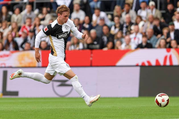 Cole Campbell of SV 07 Elversberg in action, on the ball, making a solo run during the Bundesliga 1 match between SV Elversberg and FC Bayern Munich at Ursapharm Arena on September 13, 2026, in Spiesen-Elversberg, Germany. Photo by Oliver Kaelke, DeFodi Images. Cole Campbell of SV 07 Elversberg controls the ball during the Bundesliga match between SV Elversberg and FC Bayern Munich at Ursapharm Arena on September 13, 2026 in Spiesen-Elversberg, Germany. Photo by Oliver Kaelke, DeFodi Images. DFB and DFL regulations prohibit any use of photographs as image sequences and or quasi-video. Photo by Oliver Kaelke, DeFodi Images.
