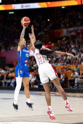 Gabby Williams (France), 15, shooting; Jackie Young (USA), 13; GER, USA vs. France, Basketball, 2026 FIBA Women s World Cup, Final, September 13, 2026, GER, USA vs. France, Basketball, 2026 FIBA Women s World Cup, Final, September 13, 2026, Berlin Copyright: xEibner-Pressefoto MaxxVincenx EP_MVN