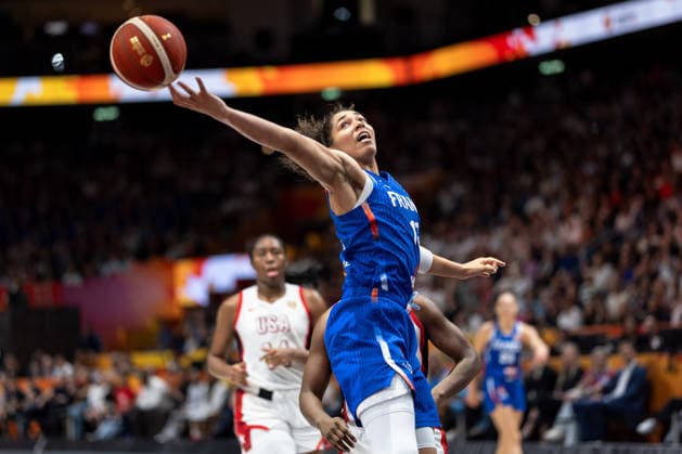 Janelle Salaun of France, No. 13, reaches for the ball, GER, USA vs. France, Basketball, 2026 FIBA Women’s World Cup, Final, September 13, 2026, GER, USA vs. France, Basketball, 2026 FIBA Women’s World Cup, Final, September 13, 2026, Berlin Copyright: xEibner-Pressefoto MaxxVincenx EP_MVN