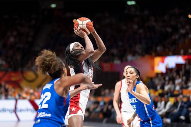 Jackie Young (USA), 13, shooting; Marieme Badiane (France), 22; Gabby Williams (France), 15; GER; USA vs. France; Basketball; FIBA Women s World Cup 2026; Final, September 13, 2026, GER, USA vs. France, Basketball, 2026 FIBA Women’s World Cup, Final, September 13, 2026, Berlin Copyright: xEibner-Pressefoto MaxxVincenx EP_MVN