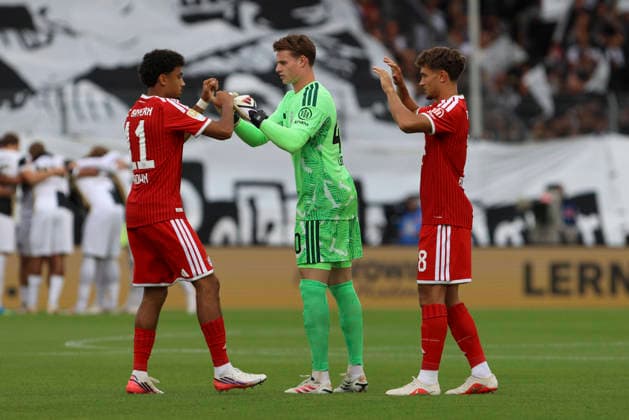Nathaniel Brown, FC Bayern Munich, Goalkeeper Jonas Urbig of FC Bayern Munich and Tom Bischof of FC Bayern Munich high-five each other during the Bundesliga 1 match between SV Elversberg and FC Bayern Munich at the Ursapharm Arena on September 13, 2026, in Spiesen-Elversberg, Germany. Photo by Oliver Kaelke, DeFodi Images. Nathaniel Brown of FC Bayern Munich, goalkeeper Jonas Urbig of FC Bayern Munich, and Tom Bischof of FC Bayern Munich shake hands during the Bundesliga match between SV Elversberg and FC Bayern Munich at Ursapharm Arena on September 13, 2026 in Spiesen-Elversberg, Germany. Photo by Oliver Kaelke, DeFodi Images. DFB and DFL regulations prohibit any use of photographs as image sequences and or quasi-video. Photo by Oliver Kaelke, DeFodi Images.