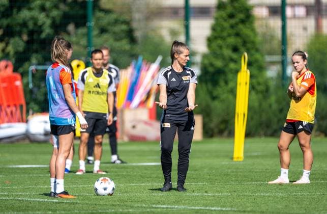 Soccer, Women, 2026–2027 Season, Google Pixel Women s Bundesliga, 1. FC Union Berlin, Training, from left: Jill Janssens (Women s 1. FC Union), Coach Marie Louise Eta (Women s 1. FC Union), Lisa Heiseler (Women s 1. FC Union), September 15, 2026, Copyright: xMatthiasxKochx