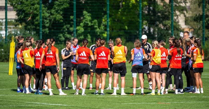 Soccer, Women, 2026–2027 Season, Google Pixel Women s Bundesliga, 1. FC Union Berlin, Practice, Speech by Coach Marie Louise Eta, 1. FC Union Women s Team, September 15, 2026, Copyright: xMatthiasxKochx