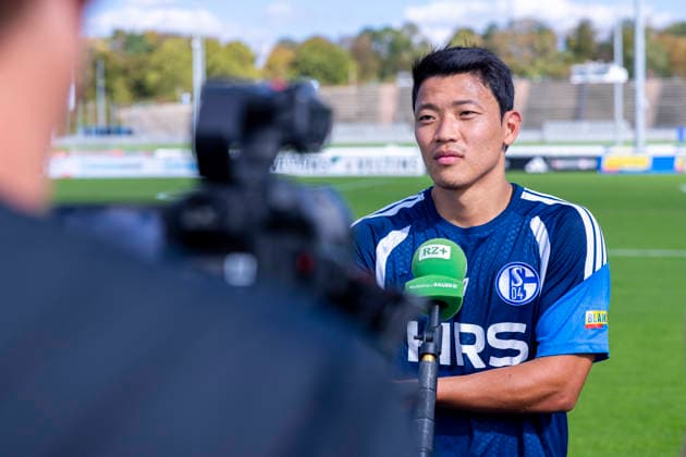 September 15, 2026, Soccer, FC Schalke 04 Training Session, Media Round with Hee-chan Hwang, FC Schalke 04, Gelsenkirchen, FC Schalke 04 Training Facility, North Rhine-Westphalia, Germany, xRHR, PHOTO YYx Copyright: RHR-FOTOx RHR-FOTO YY