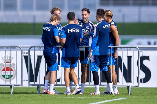 September 15, 2026, Soccer, FC Schalke 04 Training: From left: Finn Porath (FC Schalke 04), Ron Schallenberg (FC Schalke 04), Nikola Katic (FC Schalke 04), Goalie Kevin Müller (FC Schalke 04), Timo Becker, FC Schalke 04, Gelsenkirchen, FC Schalke 04 training facility, North Rhine-Westphalia, Germany, xRHR, PHOTO YYx Copyright: RHR-FOTOx RHR-FOTO YY