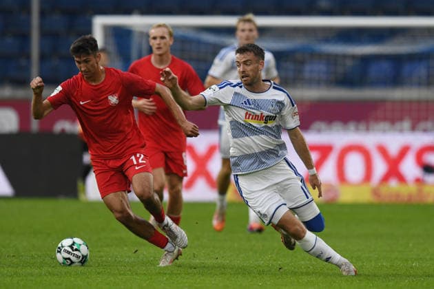 Max Besuschkow (MSV Duisburg), 17, in a tackle with Eryk Grzywacz (TSV Havelse), 12, GER, MSV Duisburg vs. TSV Havelse 1912, Soccer, 3rd Division, Matchday 6, 2026–2027 season, September 15, 2026 DFL DFB regulations prohibit any use of photographs as image sequences and or quasi-video GER, MSV Duisburg vs. TSV Havelse 1912, Soccer, 3rd Division, Matchday 6, 2026–2027 Season, September 15, 2026, Duisburg Copyright: xEibner-Pressefoto ThomasxThienelx EP_TTL