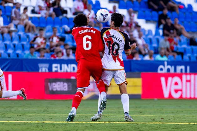 Rayo Vallecano vs. Espanyol, La Liga EA Sports 2026, September 15, 2026, Estadio Butarque, Leganés, Madrid, Spain Sergio Camello of Rayo Vallecano is defended by Leandro Cabrera of Espanyol during a La Liga EA Sports match between Rayo Vallecano and Espanyol at Estadio Butarque on September 15, 2026, in Leganés, Madrid, Spain Leganés Estadio Butarque Madrid Spain Copyright: xAlejandroxMatiasxAcostax