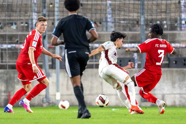 David Heindl 5 FC Bayern Munich Amateurs, Felix Guha 13 FC Augsburg II, Richard Ajavi 3 FC Bayern Munich Amateurs, FC Bayern II vs. FC Augsburg II, Soccer, Bavarian Regional League, Matchday 9, September 15, 2026. DFB regulations prohibit any use of photographs as image sequences and or quasi-video. Munich, Bavaria, Germany Copyright: xkolbert-press UlrichxGamelx