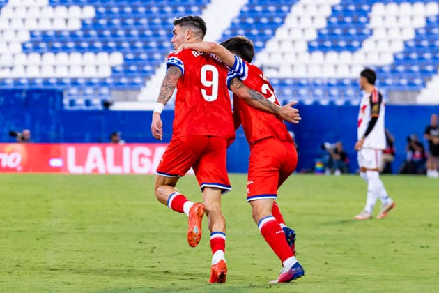 Rayo Vallecano vs. Espanyol, La Liga EA Sports 2026, September 15, 2026, Estadio Butarque, Leganés, Madrid, Spain Roberto Fernandez of Espanyol celebrates his goal with Javier Hernandez during the La Liga EA Sports match between Rayo Vallecano and Espanyol at Estadio Butarque on September 15, 2026, in Leganés, Madrid, Spain Leganés Estadio Butarque Madrid Spain Copyright: xAlejandroxMatiasxAcostax