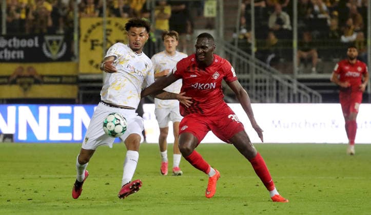 September 15, 2026, xfsx, Men s, Soccer, 2026–2027 Season, 3rd Division, Matchday 6: FC Würzburger Kickers vs. Alemannia Aachen; left: Joel da Silva Kiala (Alemannia Aachen), Tarsis Bonga (FC Würzburger Kickers); Würzburger Kickers, AKON ARENA, Bavaria, Germany