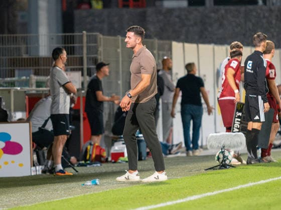 Coach Orest Shala of SC Verl stands with his head down on the sideline, looking pensive; frustration, disappointment, emotion, gestures, coaching, compassion, concern; GER, soccer, SG Sonnenhof Grossaspach vs. SC Verl, 3rd Division, Matchday 6, Aspach, 2026–2027 season, September 15, 2026 GER, soccer, SG Sonnenhof Grossaspach vs. SC Verl, 3rd League, Matchday 6, 2026–2027 season, September 15, 2026 Aspach Copyright: xCarstenxSchweringx EP_CSG