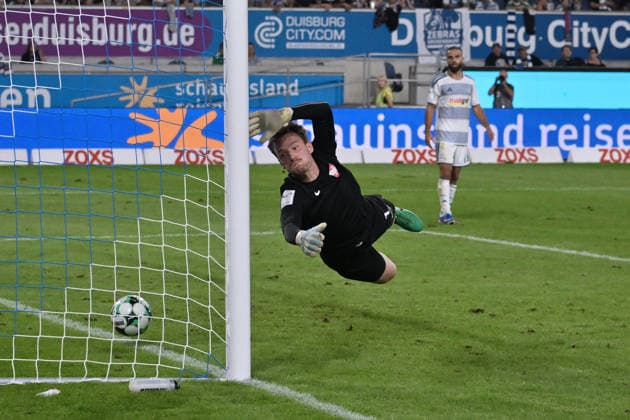Own goal by Dennis Duah of TSV Havelse (not pictured), making the score 2–1 for MSV Duisburg; goalkeeper Tom Opitz of TSV Havelse stretches in vain. September 15, 2026, Soccer, 3rd Division, 2026–27 season, Matchday 6, MSV Duisburg vs. TSV Havelse. DFB regulations prohibit any use of photographs as image sequences and or quasi-video. Duisburg, Schauinsland Reisen Arena, North Rhine-Westphalia, Germany Team2