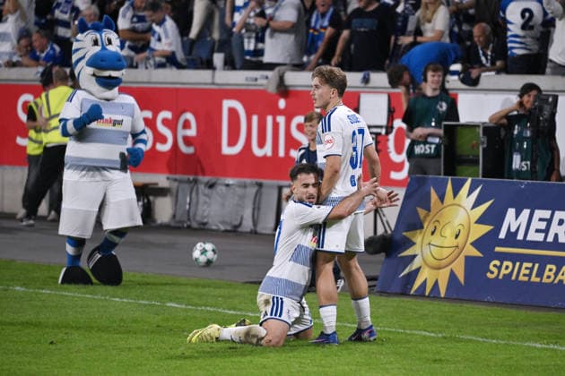 Celebration 2 1 Patrick Sussek, MSV Duisburg, right, and Can Coskun, MSV Duisburg, September 15, 2026, Soccer, 3rd Division, 2026–27 season, Matchday 6, MSV Duisburg vs. TSV Havelse. DFB regulations prohibit any use of photographs as image sequences and or quasi-video. Duisburg, Schauinsland Reisen Arena, North Rhine-Westphalia, Germany Team2