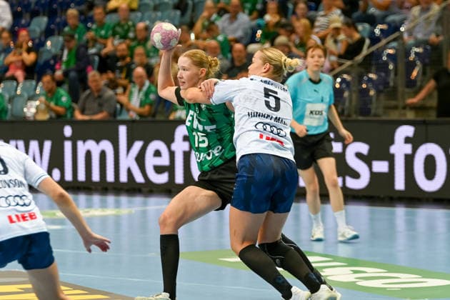 Lara Mueller (VfL Oldenburg), 15, vs. Kim Hinkelmann (SU Neckarsulm), 05 GER, VfL Oldenburg vs. SU Neckarsulm, ALSCO Women s Handball Bundesliga, Matchday 4, 2026–2027 Season, September 16, 2026, VfL Oldenburg vs. SU Neckarsulm, ALSCO Women s Handball Bundesliga, Matchday 4, 2026–2027 season, September 16, 2026, Oldenburg Copyright: xEibner-Pressefoto RobertxGertzenx EP_RGN