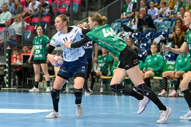 Annefleur Bruggeman (SU Neckarsulm), No. 11, in possession against Lisa Marie Fragge (VfL Oldenburg), No. 44 GER, VfL Oldenburg vs. SU Neckarsulm, ALSCO Women s Handball Bundesliga, Matchday 4, 2026–2027 Season, September 16, 2026, VfL Oldenburg vs. SU Neckarsulm, ALSCO Women’s Handball Bundesliga, Matchday 4, 2026–2027 season, September 16, 2026, Oldenburg Copyright: xEibner-Pressefoto RobertxGertzenx EP_RGN