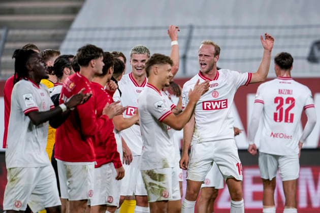Rot Weiss Essen players, celebrating after the final whistle, joy over the victory, winners, celebrating, cheerful, positive, happy, optimistic, highlight, action, September 16, 2026, Mannheim, Germany, soccer, 3rd League, SV Waldhof Mannheim vs. Rot Weiss Essen, DFB and DFL regulations prohibit any use of photographs as image sequences and or quasi-video xozx