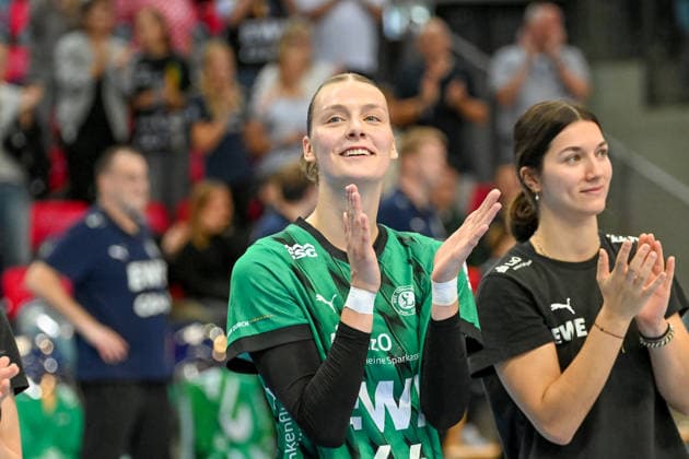 Lisa Marie Fragge of VfL Oldenburg, 44, celebrates after the home victory against Neckarsulm GER, VfL Oldenburg vs. SU Neckarsulm, ALSCO Women s Handball Bundesliga, Matchday 4, 2026–2027 season, September 16, 2026, VfL Oldenburg vs. SU Neckarsulm, ALSCO Women’s Handball Bundesliga, Matchday 4, 2026–2027 season, September 16, 2026, Oldenburg Copyright: xEibner-Pressefoto RobertxGertzenx EP_RGN