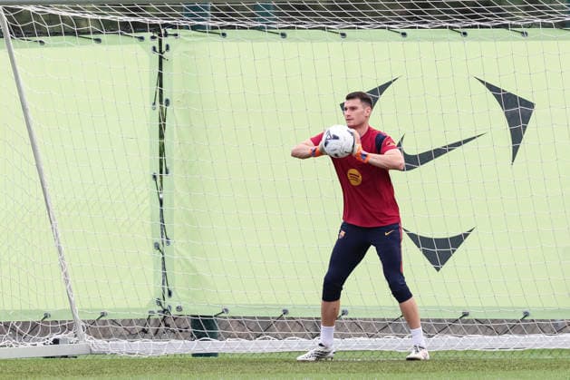 September 18, 2026, Sant Joan Despi, Barcelona, Spain: Dominik Livakovic during the training day of FC Barcelona, Barca ahead the Spanish League, Laliga EA Sports, football match against Sevilla FC at Ciudad Esportiva Joan Gamper on September 18, 2026 in Sant Joan Despi, Barcelona, Spain. Sant Joan Despi Spain - ZUMAa181 20260918_zaa_a181_014 Copyright: xJavierxBorregox