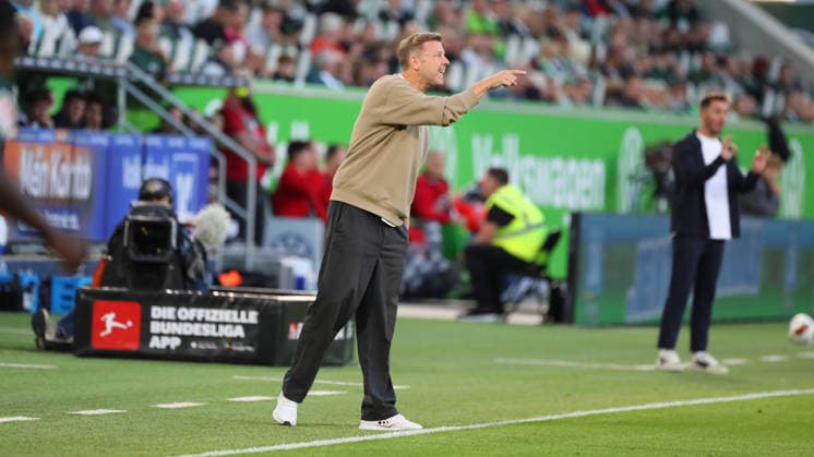 VfL vs. Darmstadt, 2. Bundesliga Wolfsburg, September 18, 2026, Soccer, Men s, 2. Bundesliga, 2026–2027 Season, VfL Wolfsburg vs. SV Darmstadt 98, Head Coach Florian Kohfeldt, SV Darmstadt 98, loud on the sideline, gesturing DFL and DFB regulations prohibit any use of photographs as image sequences and or quasi-video Volkswagen Arena, Lower Saxony, Germany