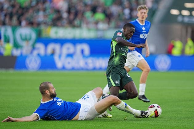 September 18, 2026, xydrx, Men s, Soccer, 2. Bundesliga, VfL Wolfsburg vs. SV Darmstadt 98, 2026–2027 season, Volkswagen Arena, Aleksandar Vukotic (SV Darmstadt 98) in a tackle against Sael Kumbedi (VfL Wolfsburg), 20. DFB regulations prohibit any use of photographs as image sequences and or quasi-video. Copyright: HMBxMedia YannisxDreimann