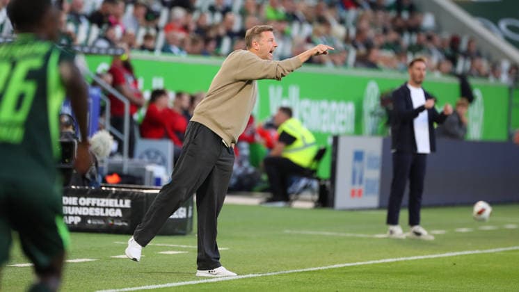 VfL vs. Darmstadt, 2. Bundesliga Wolfsburg, September 18, 2026, Soccer, Men s, 2. Bundesliga, 2026–2027 Season, VfL Wolfsburg vs. SV Darmstadt 98, Head Coach Florian Kohfeldt, SV Darmstadt 98, loud on the sideline, gesturing DFL and DFB regulations prohibit any use of photographs as image sequences and or quasi-video Volkswagen Arena, Lower Saxony, Germany