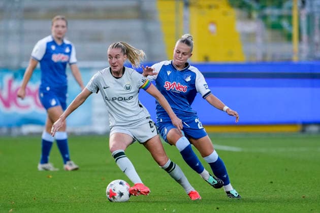 v li Janina Minge Wolfsburg, 6, Laura Gloning TSG, 20, tackle, game scene, duel, tackle, tackling, dynamism, action, 18 09 2026, Sinsheim, Hoffenheim, Germany, soccer, Google Pixel Women’s Bundesliga, TSG 1899 Hoffenheim vs. VfL Wolfsburg, DFB and DFL regulations prohibit any use of photographs as image sequences and or quasi-video xozx