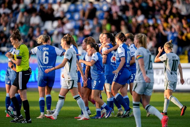 TSG 1899 Hoffenheim players celebrate the 1-0 goal, Celebration, Goal Celebration, Goal Scored, Celebrate the Goal, Goal, Celebration, Celebrating the Goal, Rejoicing, Joy, Happy, Optimistic, Positive, Game Moment, Highlight, Action, 18 09 2026, Sinsheim, Hoffenheim, Germany, soccer, Google Pixel Women’s Bundesliga, TSG 1899 Hoffenheim vs. VfL Wolfsburg, DFB and DFL regulations prohibit any use of photographs as image sequences and or quasi-video xozx