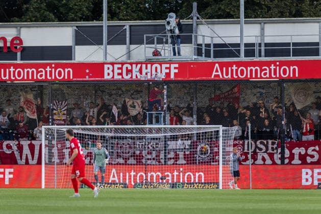 FC Wuerzburger Kickers fans cheer on their team GER, SC Verl vs. FC Wuerzburger Kickers, soccer, 3rd Division, Matchday 7, 2026–2027 season, September 18, 2026 DFL regulations prohibit the use of photographs as image sequences and or quasi-video GER, SC Verl vs. FC Wuerzburger Kickers, soccer, 3. Liga, Matchday 7, 2026–2027 season, September 18, 2026, Verl Copyright: xEibner-Pressefoto JanxRollingerx EP_JSK