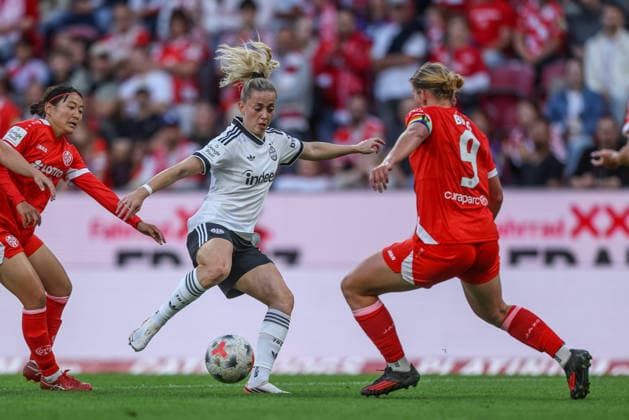 GER, Mainz, FSV Mainz 05 vs. Eintracht Frankfurt, Google Pixel Women s Bundesliga, Soccer, DFB, 2026–2027 Season, MEWA Arena, Matchday 5 in Pictures: from left, Nina Lührsen, Eintracht Frankfurt Women s Team No. 11, Johanna Berg, Mainz 05 Women’s Team No. 9. DFB and DFL regulations prohibit any use of photographs as image sequences and or quasi-video. September 18, 2026 Copyright: HMBxMedia HendrikxHamelau