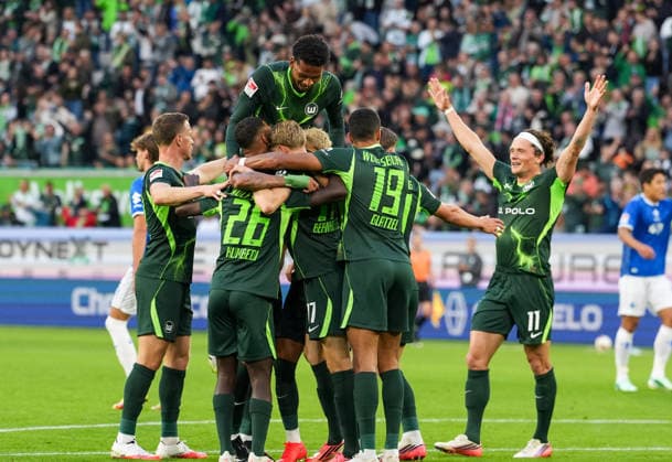 VfL Wolfsburg players celebrate together after a goal GER, VfL Wolfsburg vs. SV Darmstadt 98, 2. Bundesliga, Matchday 6, 2026–27 season, Volkswagen Arena, Wolfsburg, September 18, 2026 DFL REGULATIONS PROHIBIT ANY USE OF PHOTOGRAPHS AS IMAGE SEQUENCES AND OR QUASI-VIDEO VfL Wolfsburg vs. SV Darmstadt 98, 2. Bundesliga, Matchday 6, 2026–27 season, September 18, 2026, Wolfsburg Copyright: xEibner-Pressefoto ScottxColemanx EP_SCN