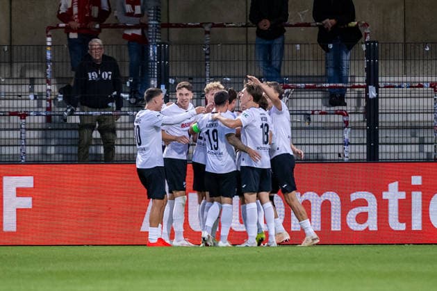 The SC Verl players celebrate the goal that makes it 1–0. Janne Berner, SC Verl, 34 GER, SC Verl vs. FC Würzburger Kickers, soccer, 3rd Division, Matchday 7, 2026–2027 season, September 18, 2026 DFL regulations prohibit any use of photographs as image sequences and or quasi-video GER, SC Verl vs. FC Würzburg Kickers, soccer, 3rd League, Matchday 7, 2026–2027 season, September 18, 2026, Verl Copyright: xEibner-Pressefoto JanxRollingerx EP_JSK
