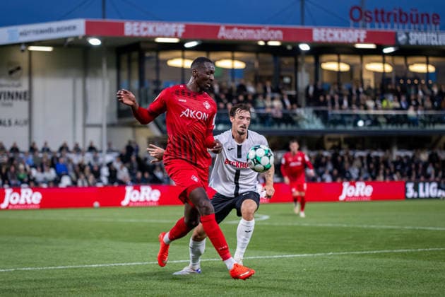 L R Tarsis Bonga, FC Wuerzburger Kickers, 30, in a tackle with Noah Koenig, SC Verl, 22, GER, SC Verl vs. FC Würzburger Kickers, Soccer, 3rd Division, Matchday 7, 2026–2027 Season, September 18, 2026 DFL regulations prohibit the use of photographs as image sequences and or quasi-video GER, SC Verl vs. FC Wuerzburger Kickers, soccer, 3rd League, Matchday 7, 2026–2027 season, September 18, 2026, Verl Copyright: xEibner-Pressefoto JanxRollingerx EP_JSK