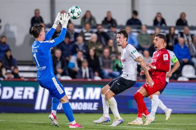 L R Timo Schlieck, SC Verl, 01, Noah Koenig, SC Verl, 22, Ivan Franjic, FC Würzburger Kickers, 37 GER, SC Verl vs. FC Würzburger Kickers, Soccer, 3rd Division, Matchday 7, 2026–2027 Season, September 18, 2026 DFL regulations prohibit any use of photographs as image sequences and or quasi-video GER, SC Verl vs. FC Würzburg Kickers, Soccer, 3rd Division, Matchday 7, 2026–2027 Season, September 18, 2026, Verl Copyright: xEibner-Pressefoto JanxRollingerx EP_JSK