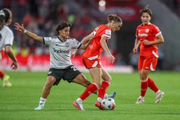 GER, Mainz, FSV Mainz 05 vs. Eintracht Frankfurt, Google Pixel Women s Bundesliga, Soccer, DFB, 2026–2027 Season, MEWA Arena, Matchday 5 in pictures (from left): Dilara Acikgoz, Eintracht Frankfurt Women, 29, Gentiana Fetaj, Mainz 05 Women (7), Tackle. DFB and DFL regulations prohibit any use of photographs as image sequences and or quasi-video. September 18, 2026 Copyright: HMBxMedia HendrikxHamelau