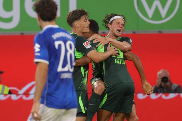 September 18, 2026, xgox, Soccer, 2. Bundesliga, VfL Wolfsburg vs. SV Darmstadt 98, Robert Glatzel (Wolfsburg), celebrating after scoring the 2-1 goal, Goal celebration, cheering over the goal, celebrating the goal, celebration DFL DFB REGULATIONS PROHIBIT ANY USE OF PHOTOGRAPHS as IMAGE SEQUENCES and or QUASI-VIDEO Wolfsburg