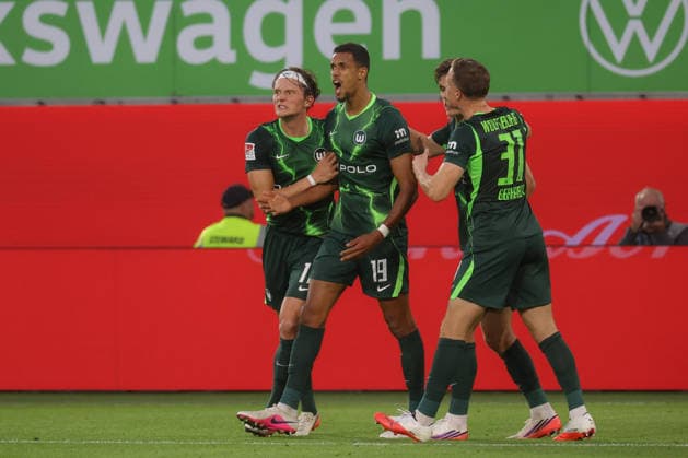 September 18, 2026, xgox, Soccer, 2. Bundesliga, VfL Wolfsburg vs. SV Darmstadt 98, Robert Glatzel (Wolfsburg), celebrating after scoring the 2-1 goal, Goal celebration, cheering over the goal, celebrating the goal, celebration DFL DFB REGULATIONS PROHIBIT ANY USE OF PHOTOGRAPHS as IMAGE SEQUENCES and or QUASI-VIDEO Wolfsburg