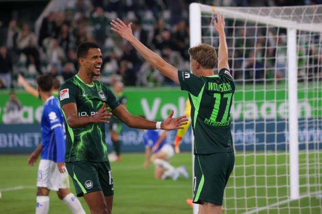 September 18, 2026, xgox, Soccer 2. Bundesliga VfL Wolfsburg vs. SV Darmstadt 98 emspor, from left: Alexander Bernhardsson (Wolfsburg), 17, Robert Glatzel (Wolfsburg), 19, celebrating, goal celebration, celebrating the goal, 3–1 DFL DFB REGULATIONS PROHIBIT ANY USE OF PHOTOGRAPHS AS IMAGE SEQUENCES AND OR QUASI-VIDEO Wolfsburg