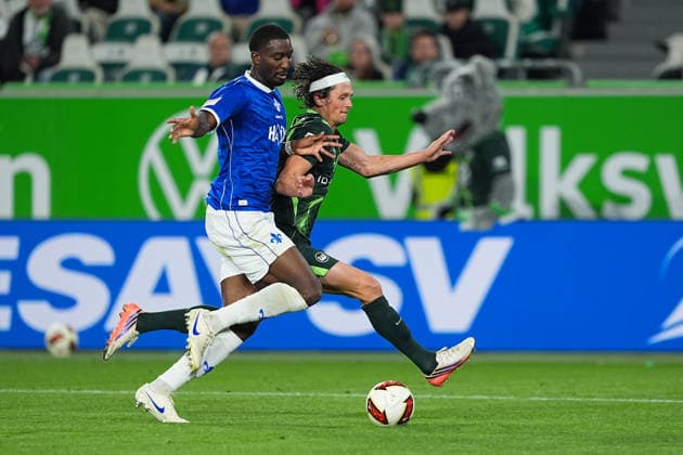 September 18, 2026, xydrx, Men s, Soccer, 2. Bundesliga, VfL Wolfsburg vs. SV Darmstadt 98, 2026–2027 season, Volkswagen Arena: Patric Pfeiffer (SV Darmstadt 98), No. 6 in a tackle against Fabian Reese (VfL Wolfsburg), No. 11. DFB regulations prohibit any use of photographs as image sequences and or quasi-video. Copyright: HMBxMedia YannisxDreimann