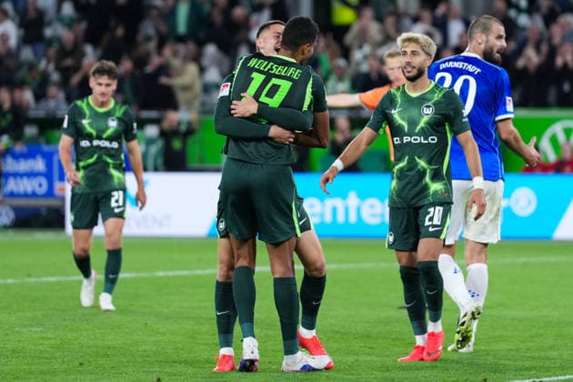September 18, 2026, xydrx, Men s, Soccer, 2. Bundesliga, VfL Wolfsburg vs. SV Darmstadt 98, 2026–2027 season, Volkswagen Arena: Celebrations after VfL Wolfsburg’s 5–1 goal scored by Robert Glatzel (VfL Wolfsburg), 19 along with Bence Dardai (VfL Wolfsburg, 8) and Muhammed Damar (VfL Wolfsburg, 20); DFB regulations prohibit any use of photographs as image sequences and or quasi-video Copyright: HMBxMedia YannisxDreimann
