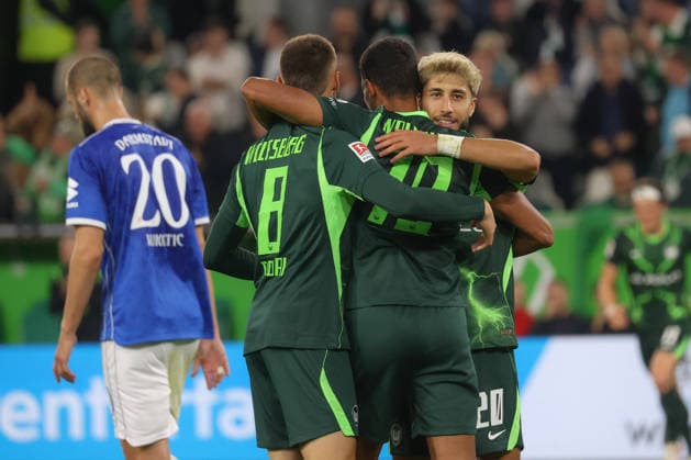 September 18, 2026, xgox, Soccer, 2. Bundesliga, VfL Wolfsburg vs. SV Darmstadt 98, Robert Glatzel (Wolfsburg), 19 Cheering, Goal celebration, cheering over the goal, celebrate the goal, celebration DFL DFB REGULATIONS PROHIBIT ANY USE OF PHOTOGRAPHS as IMAGE SEQUENCES and or QUASI-VIDEO Wolfsburg