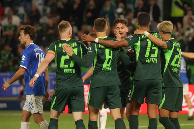 September 18, 2026, xgox, Soccer, 2. Bundesliga, VfL Wolfsburg vs. SV Darmstadt 98, Robert Glatzel (Wolfsburg), 19 Cheering, Goal celebration, cheering over the goal, celebrate the goal, celebration DFL DFB REGULATIONS PROHIBIT ANY USE OF PHOTOGRAPHS as IMAGE SEQUENCES and or QUASI-VIDEO Wolfsburg