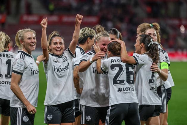 GER, Mainz, FSV Mainz 05 vs. Eintracht Frankfurt, Google Pixel Women s Bundesliga, Soccer, DFB, 2026–2027 Season, MEWA Arena, Matchday 5 in Pictures: Goal, Celebration, and Joy, Emotions with Rebecka Blomqvist, Eintracht Frankfurt Women’s Team 28, Pia Sophie Wolter, Eintracht Frankfurt Women’s Team, No. 17; Ereleta Memeti, Eintracht Frankfurt Women’s Team, No. 7. DFB and DFL regulations prohibit any use of photographs as image sequences and or quasi-video. September 18, 2026 Copyright: HMBxMedia HendrikxHamelau