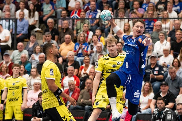 Mex Raguse of HBW Balingen Weilstetten, taking a shot from the circle, HBW Balingen Weilstetten vs. TVB Stuttgart, GER, Opel 1 Handball Bundesliga, Championship, Matchday 5, 2026–2027 Season, September 18, 2026, Eibner Press Photo: Andreas Ulmer, HBW Balingen Weilstetten vs. TVB Stuttgart, GER, Opel 1 Handball Bundesliga, Championship, Matchday 5, 2026–2027 Season, September 18, 2026, Balingen Copyright: xEibner-Pressefoto AndreasxUlmerx EP_AUR
